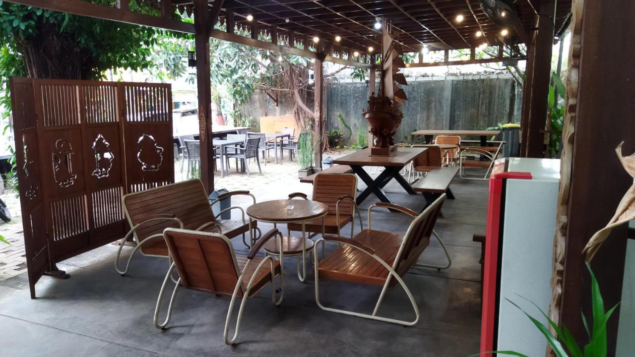 Nusantara Hotel Syariah Джепара Экстерьер фото